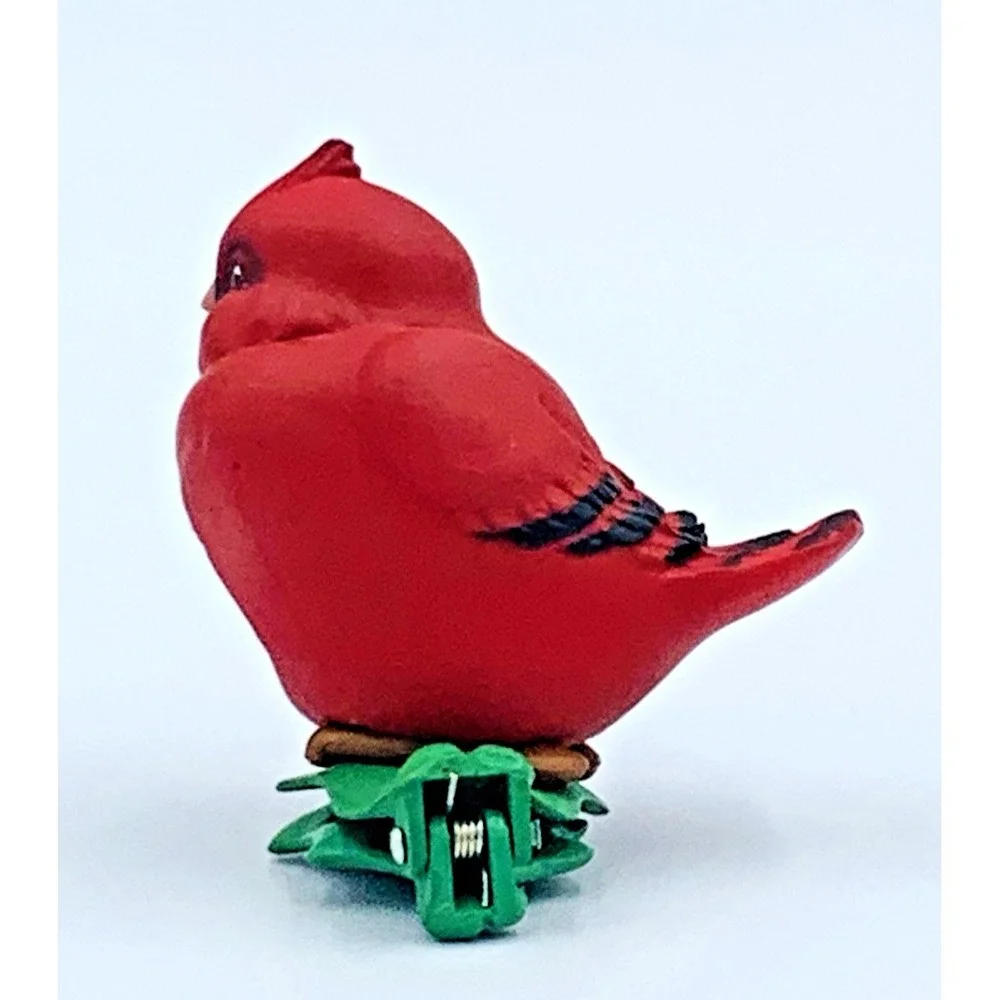 Baby Redbird‎ Hallmark Ornament 1988 Clip-on Artists' Favorites Robert Chad